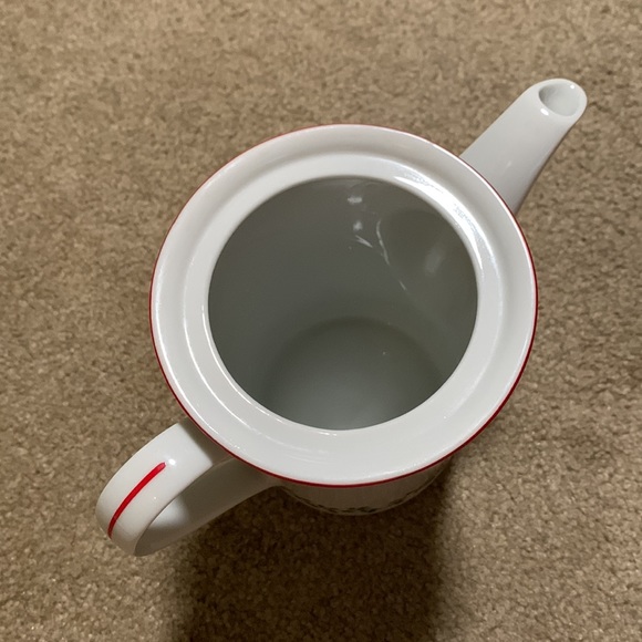 Holly Christmas Teapot - Picture 3 of 8